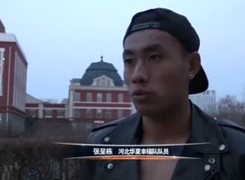 十年海报对比十年后，弘皙和曹雪芹，一个为了夺回江山，一个为了重振曹家，两人破译了蛊虫的秘密